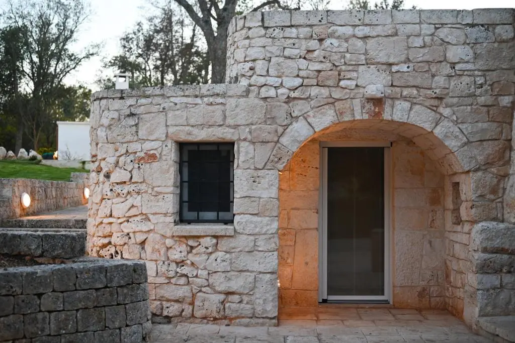 Trullo Magia Ostuni - L'Autentico Ingresso Storico in Pietra (Architettura & Trulli)