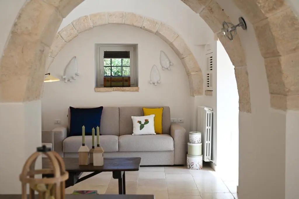Trullo Magia Ostuni - Salotto Confortevole con Divano e Nicchie Storiche (Interni & Volte)